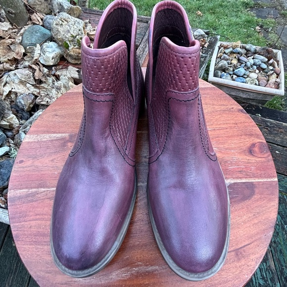 ROAN Shoes - Roan Size 9.5 Women's Leather Ankle Boots. Very Soft Leather!